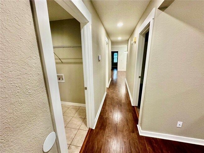 Building Photo - 3513 W Wood St