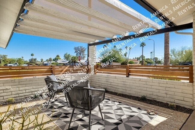 Building Photo - 1430 E Bell De Mar Dr