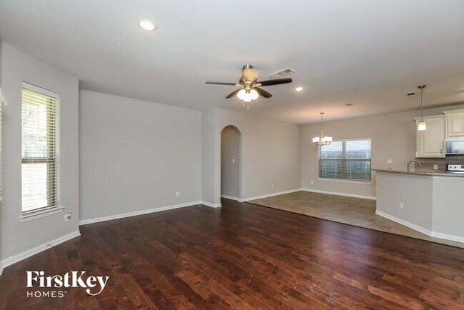 Building Photo - 850 Mirike Dr
