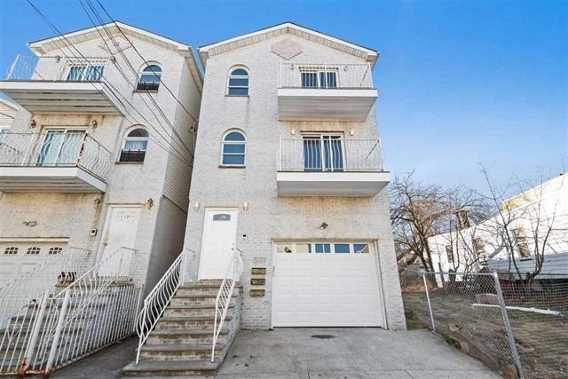 Foto principal - 119 Armstrong Ave