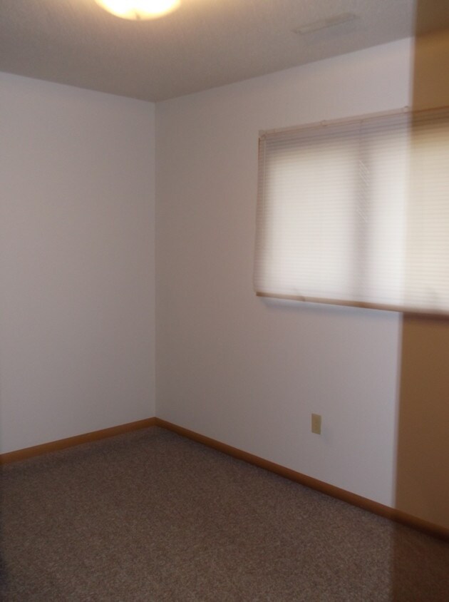 Primary Photo - 1002 Donna Ave