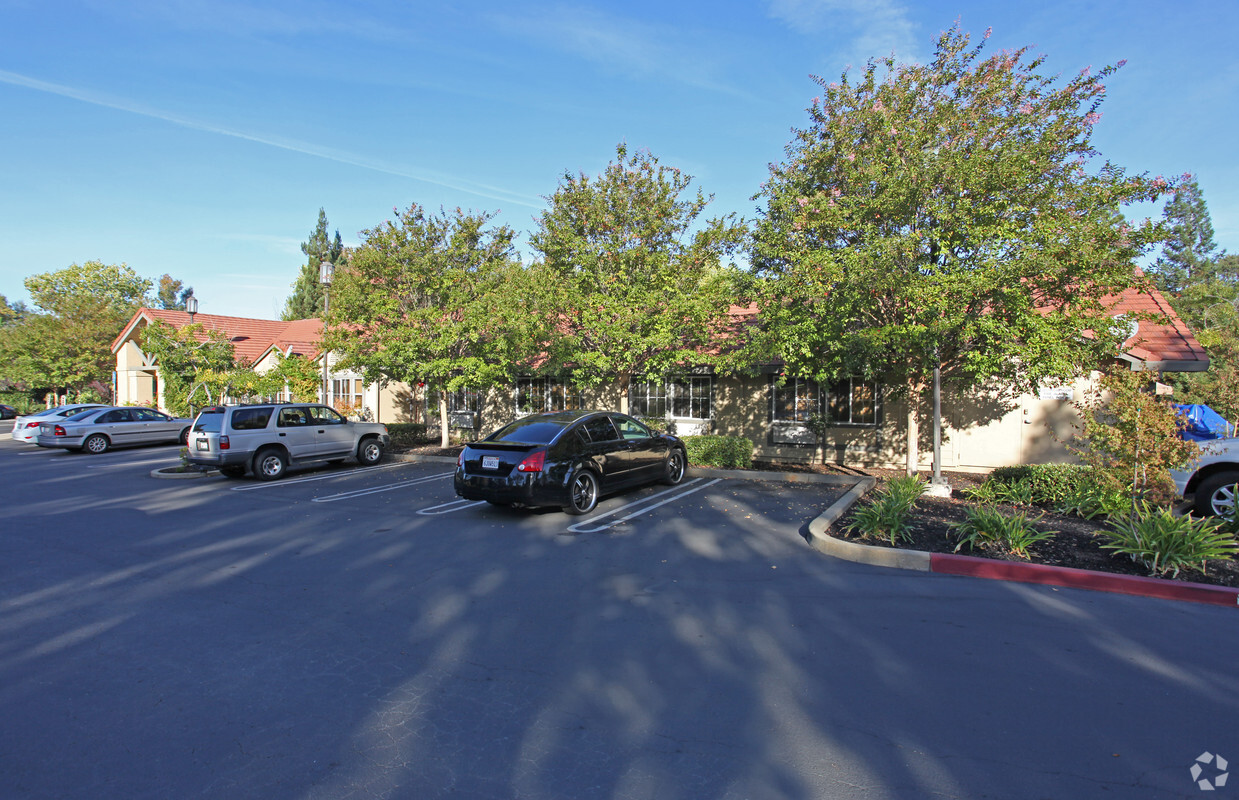 Building Photo - Brookdale Roseville