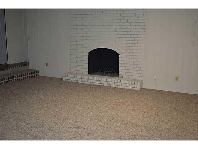 Building Photo - 652 Moselle Dr