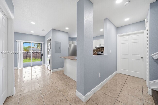 Foto del edificio - 902 SW 8th Pl