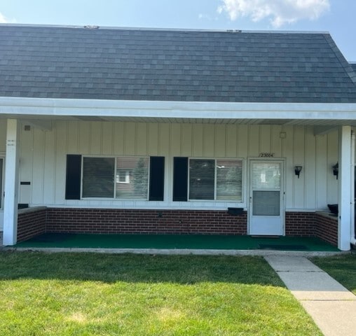 Primary Photo - 23004 Doremus St