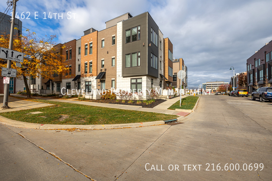 Primary Photo - Modern Downtown Cleveland Townhome