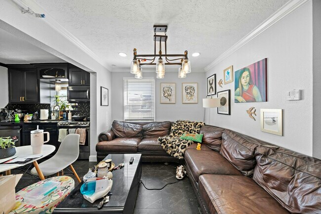 Foto del edificio - 609 Sealy Ave