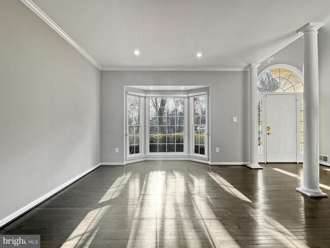 Foto del edificio - 214 W Locust St