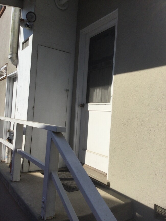 Building Photo - 1211 Tennyson St