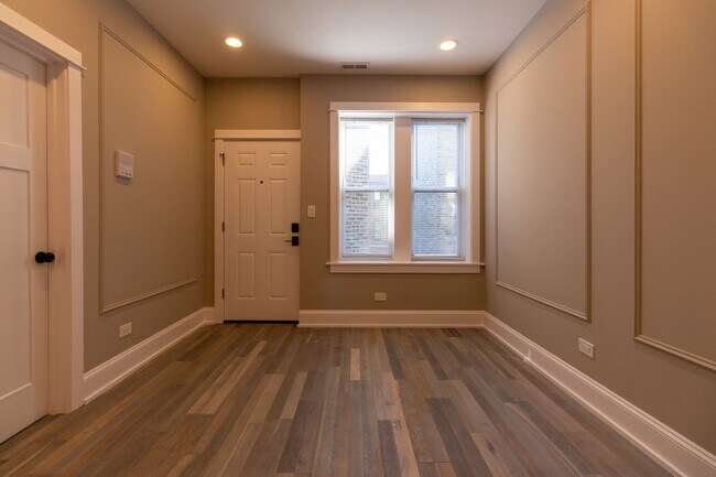 Foto del edificio - 2850 W Barry Ave