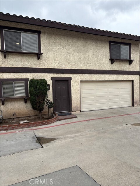 Foto del edificio - 570 E Cypress St