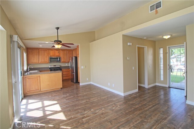 Foto del edificio - 7817 Village Lakes Rd