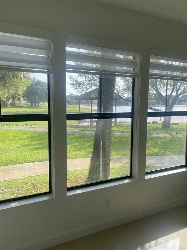 Building Photo - 10691 SW 155th Pl