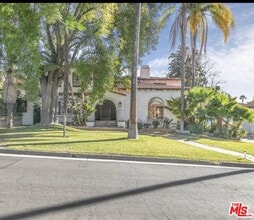 Building Photo - 1530 Valley View Rd