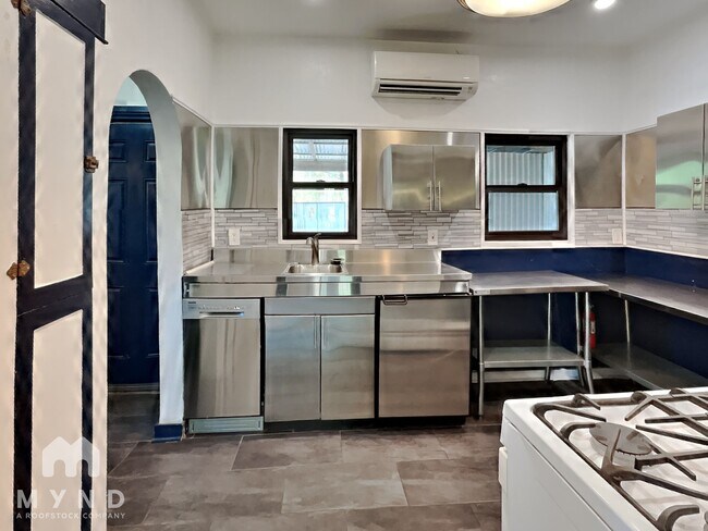 Foto del edificio - 312 E 19th St