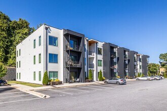 Building Photo - 1155 Custer Ave SE