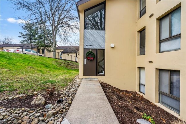 Foto del edificio - 2034 Swallow Hill Rd
