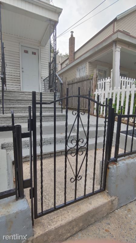 Foto del edificio - 230 Lembeck Ave