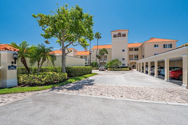 Foto del edificio - 5025 Harmony Cir