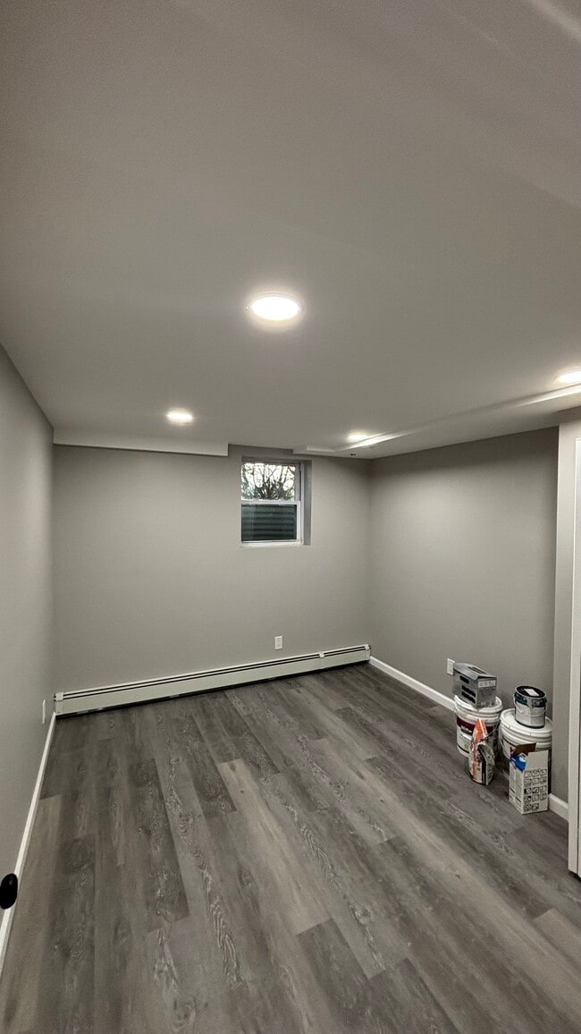 Dormitorio 2 de nueva construcción con armario privado. - 39 S 27th St