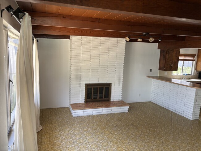 Foto del edificio - 366 E Hillsdale St