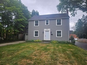 Building Photo - 922 Crain Ave