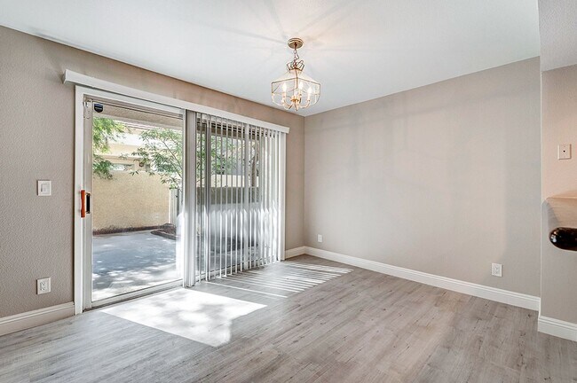 Foto del edificio - Gorgeous 2 Bedroom home in Desert Shores Racquet Club!