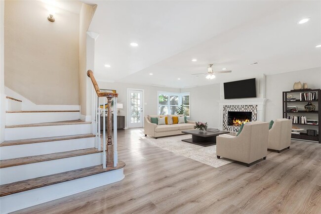 Building Photo - 706 Bison Dr
