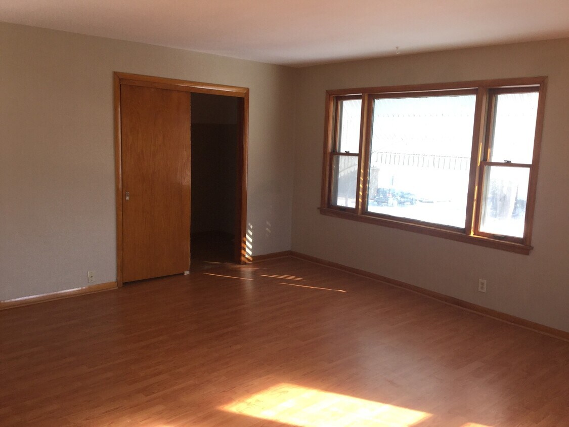Primary Photo - 4931-4931A N 52nd St