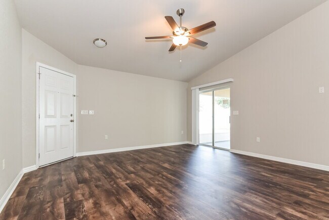 Foto del edificio - 34835 Redding Ln