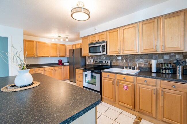 Building Photo - 505 Fillmore Ave