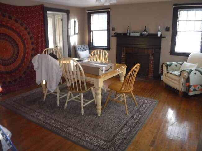 Building Photo - 32 College Ave