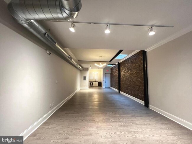 Building Photo - 335 W Girard Ave