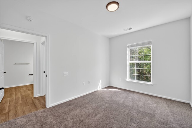 Foto del edificio - Brittany Commons Apartments