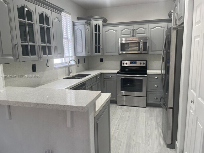 Foto del edificio - 10813 NW 51st Ln