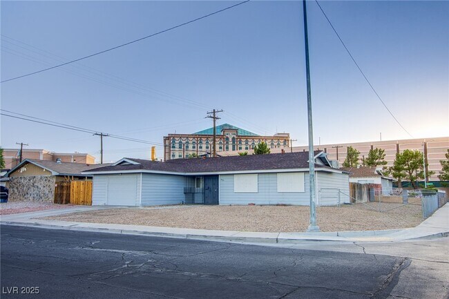 Foto del edificio - 4153 Crater St