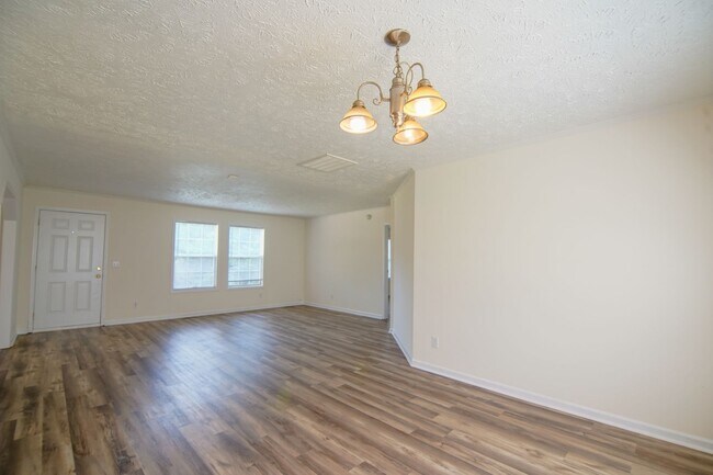 Foto del edificio - Private home on large lot!