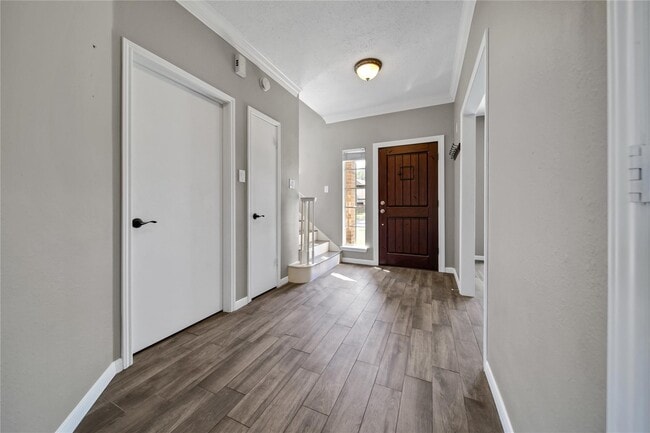 Building Photo - 23111 Red River Dr