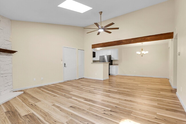 Building Photo - $1,995 - 2 Bed, 2 Bath Condo in Lakewood w...