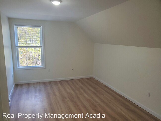 Building Photo - 2 br, 1 bath House - 330 Water St. Unit D