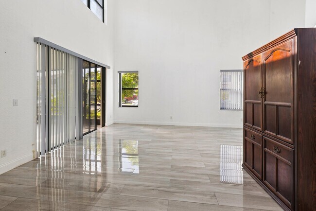 Foto del edificio - 3471 NW 112th Ave