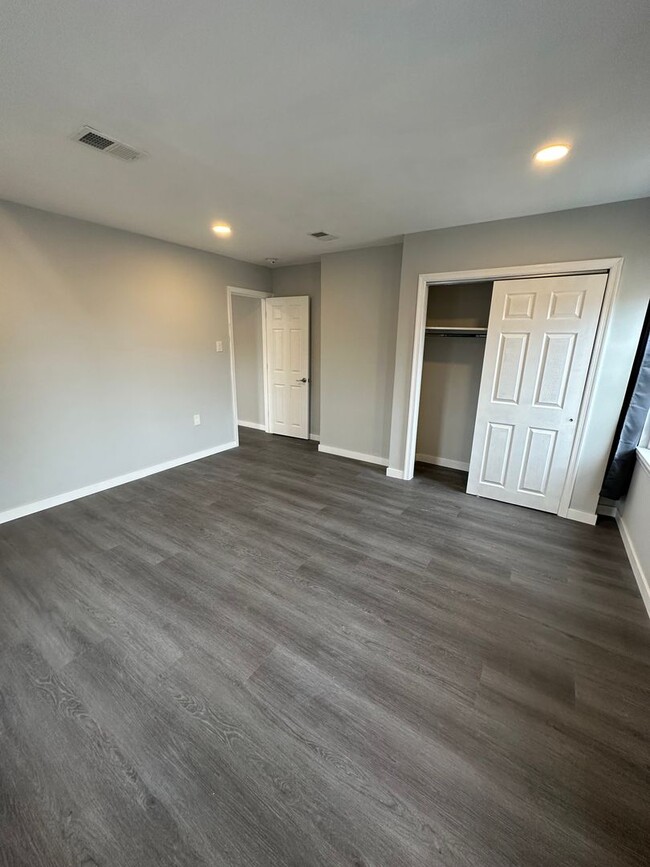 Building Photo - 1428 Wolf st