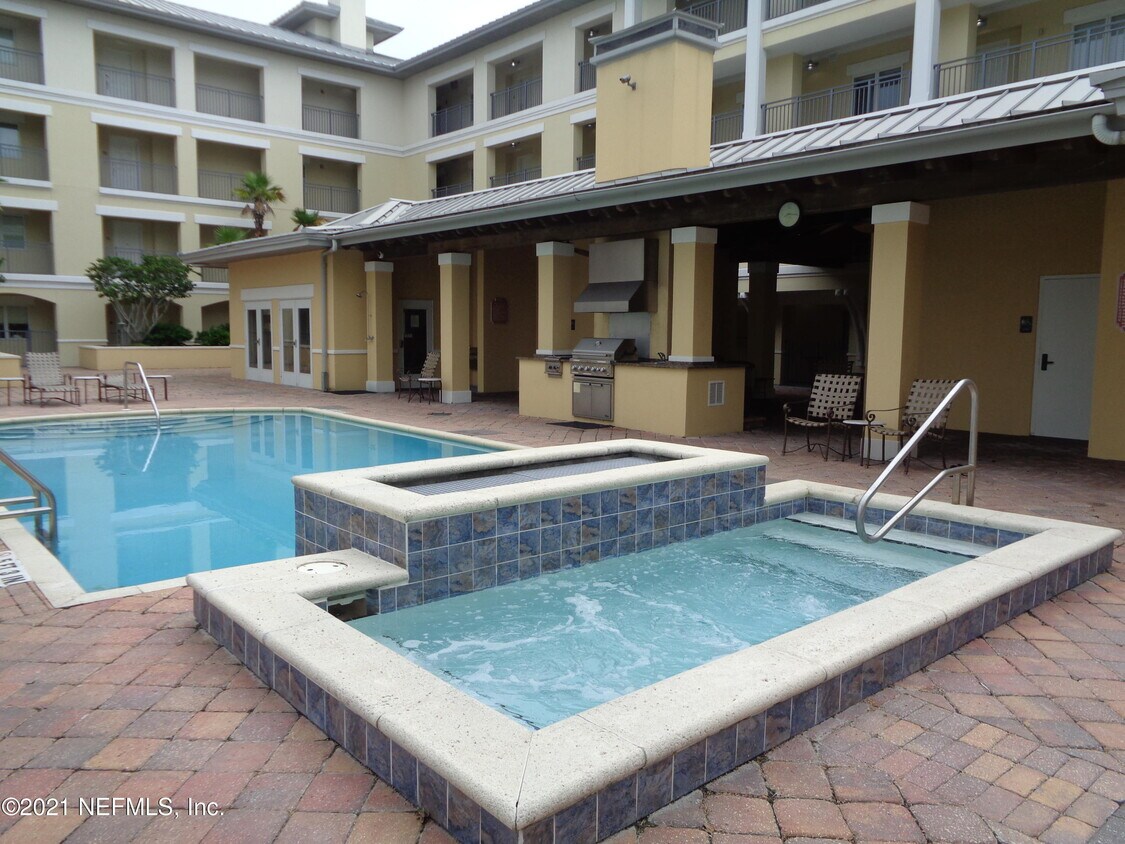 525 3rd St S Unit 402, Jacksonville Beach, FL 32250 Condo for Rent