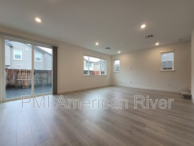 Building Photo - 536 Aliki Dr
