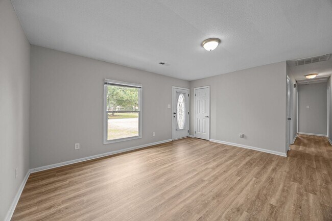 Building Photo - Fantastic 3 Bedroom Ranch home in SE Ralei...