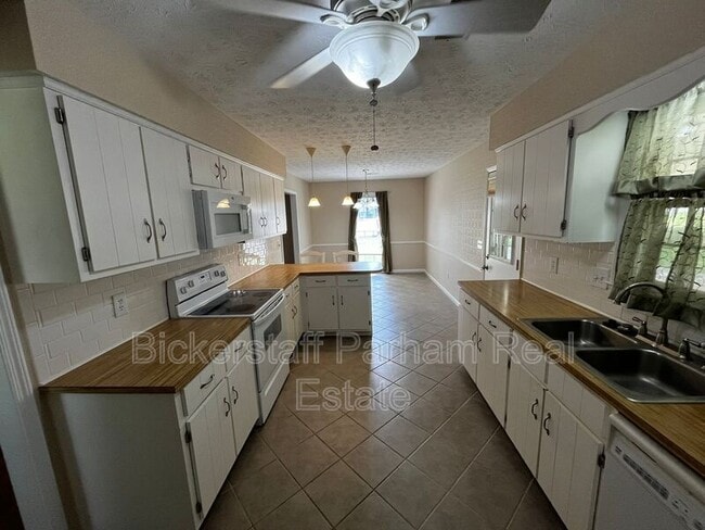 Building Photo - 6608 Highridge Dr