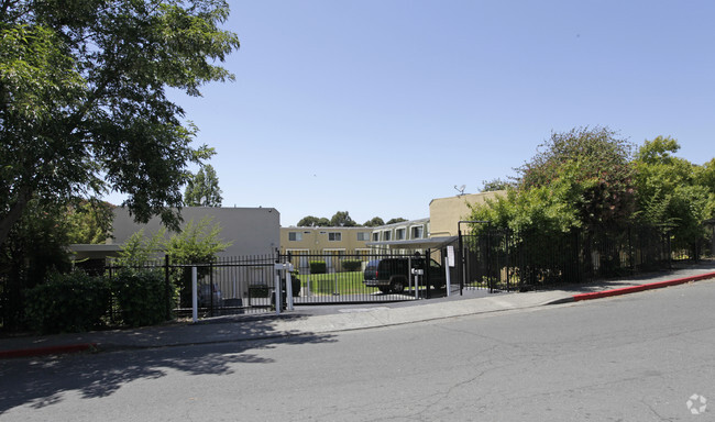 Exterior Photo - Regency Townhouses