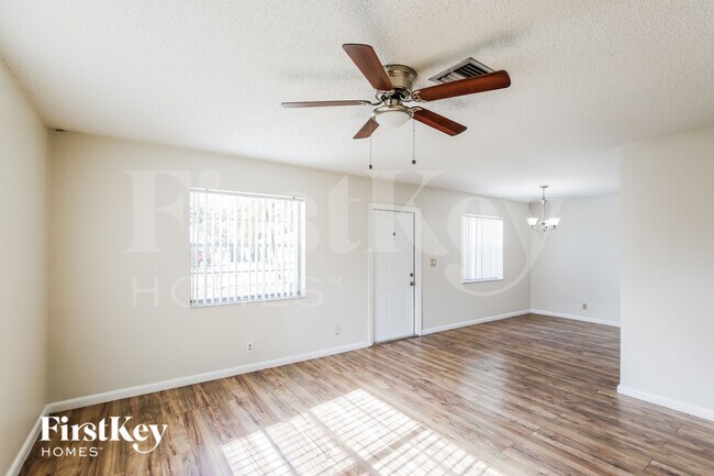 Foto del edificio - 7306 SW 3rd Ct