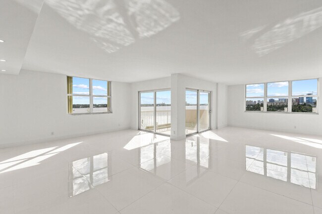 Building Photo - 2600 N Flagler Dr