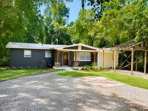 Building Photo - 1907 Dahlia Dr